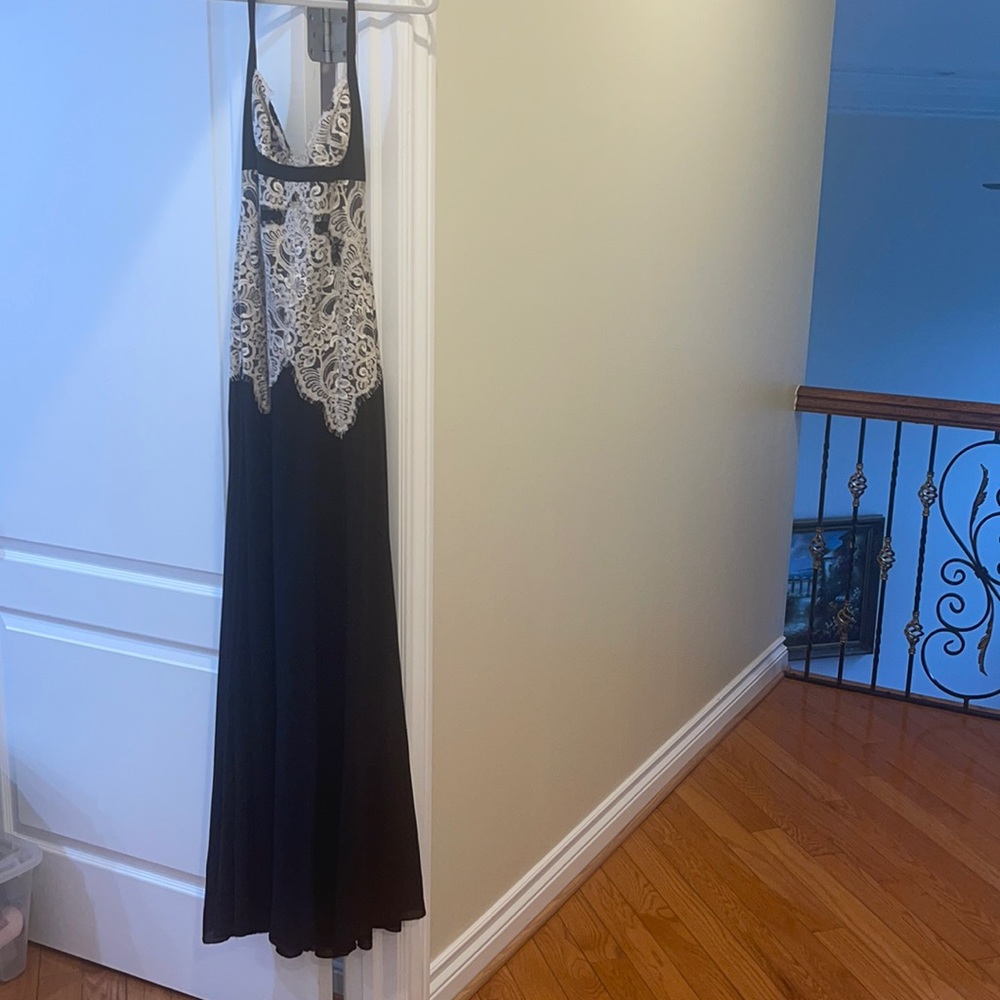 Nicole Miller Collection black dress with white Chantilly lace size 4